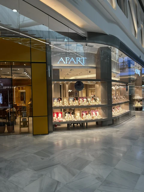 APART – Westfield Černý Most, Praha